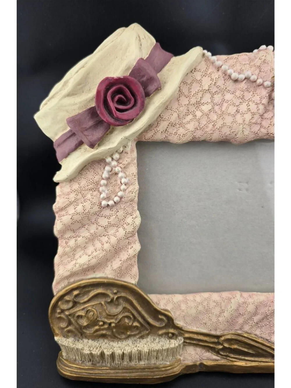 Vintage Victorian-Inspired Resin Photo Frame 3